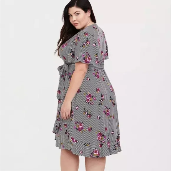 NWT TORRID MINI CHALLIS  Wrap Dress 2X - Picture 3 of 7